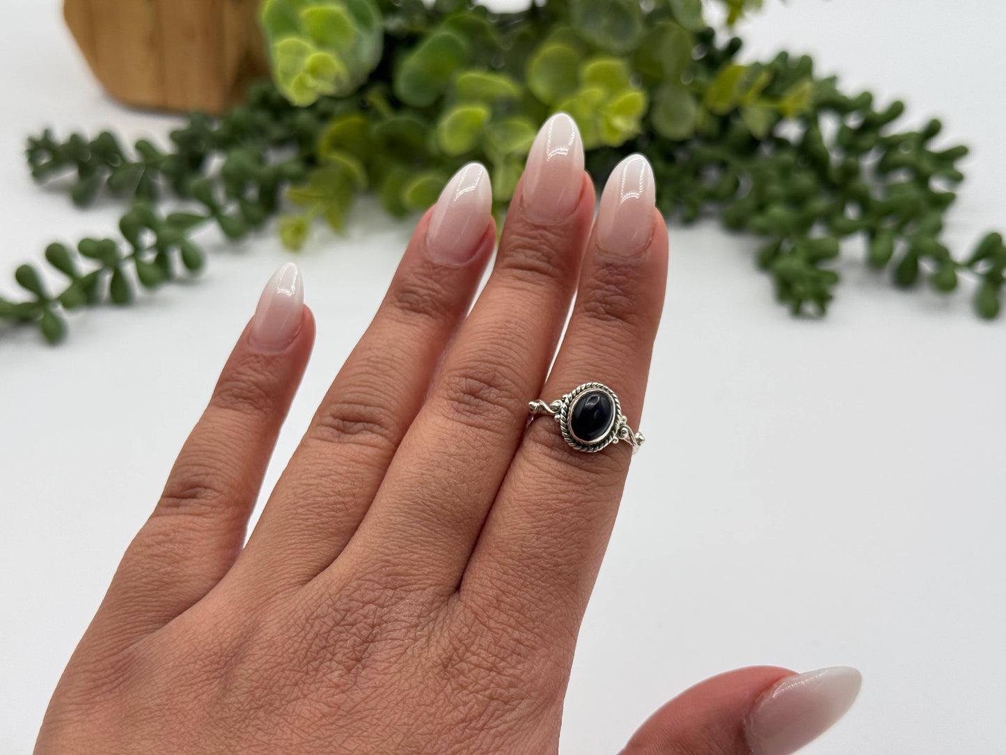 Black Onyx On Semi-Precious Oval Gemstone Ring Size 9
