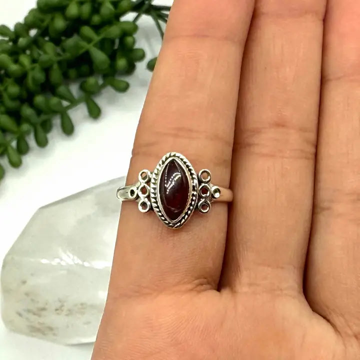 Garnet Semi-Precious Gemstone 925/Sterling Silver Ring Sz 8