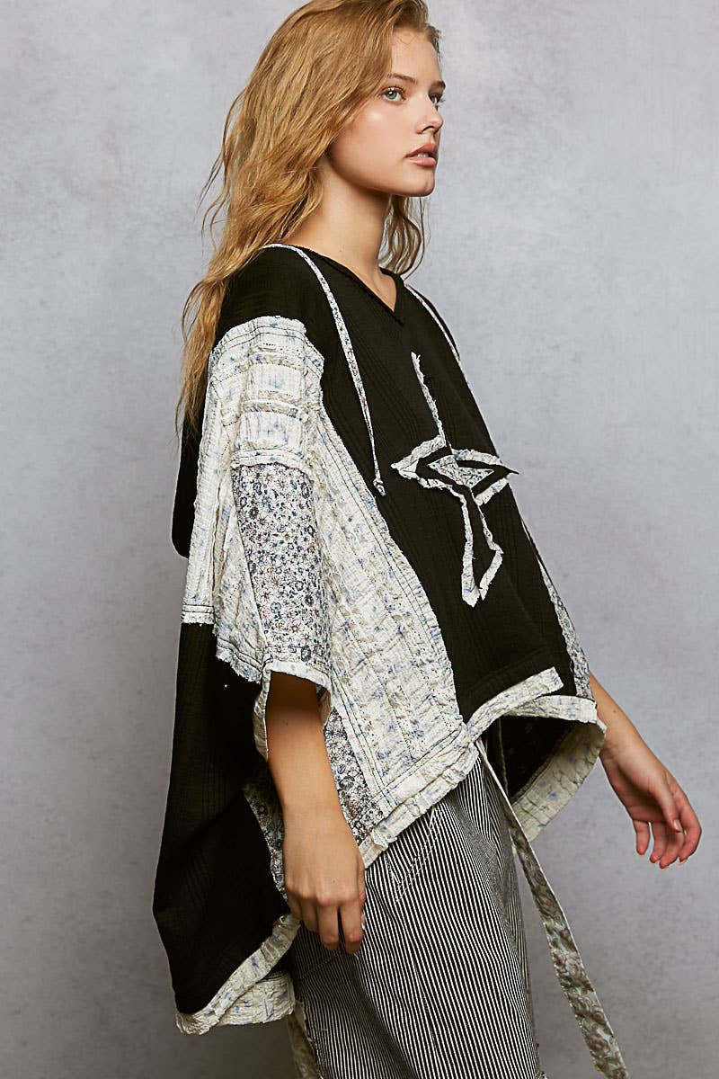 Lace Contrast Floral Star Patch Knit Top: Black