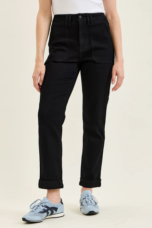 Front view of the jet black Aurora Weekender jeans with sneakers