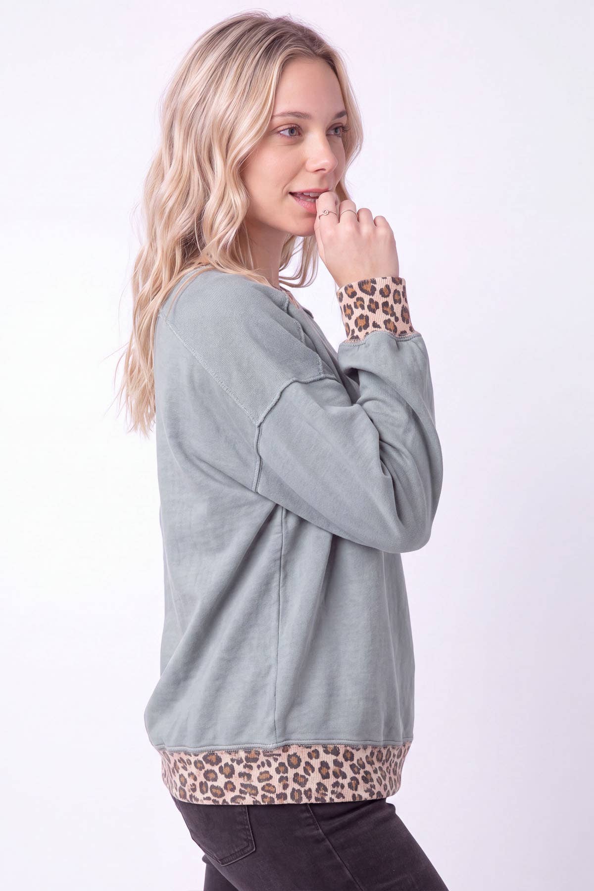 Leopard Contrast Trim Terry Pullover Top: Stormy Sea
