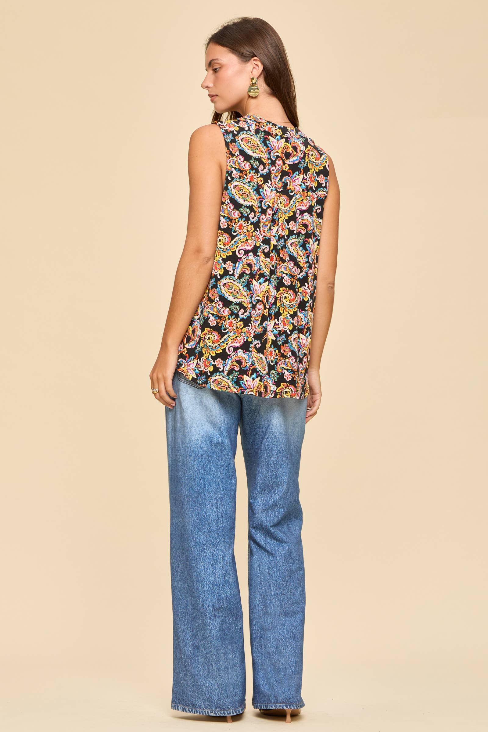 Paisley High Contrast Print Sleeveless Top: BLACK