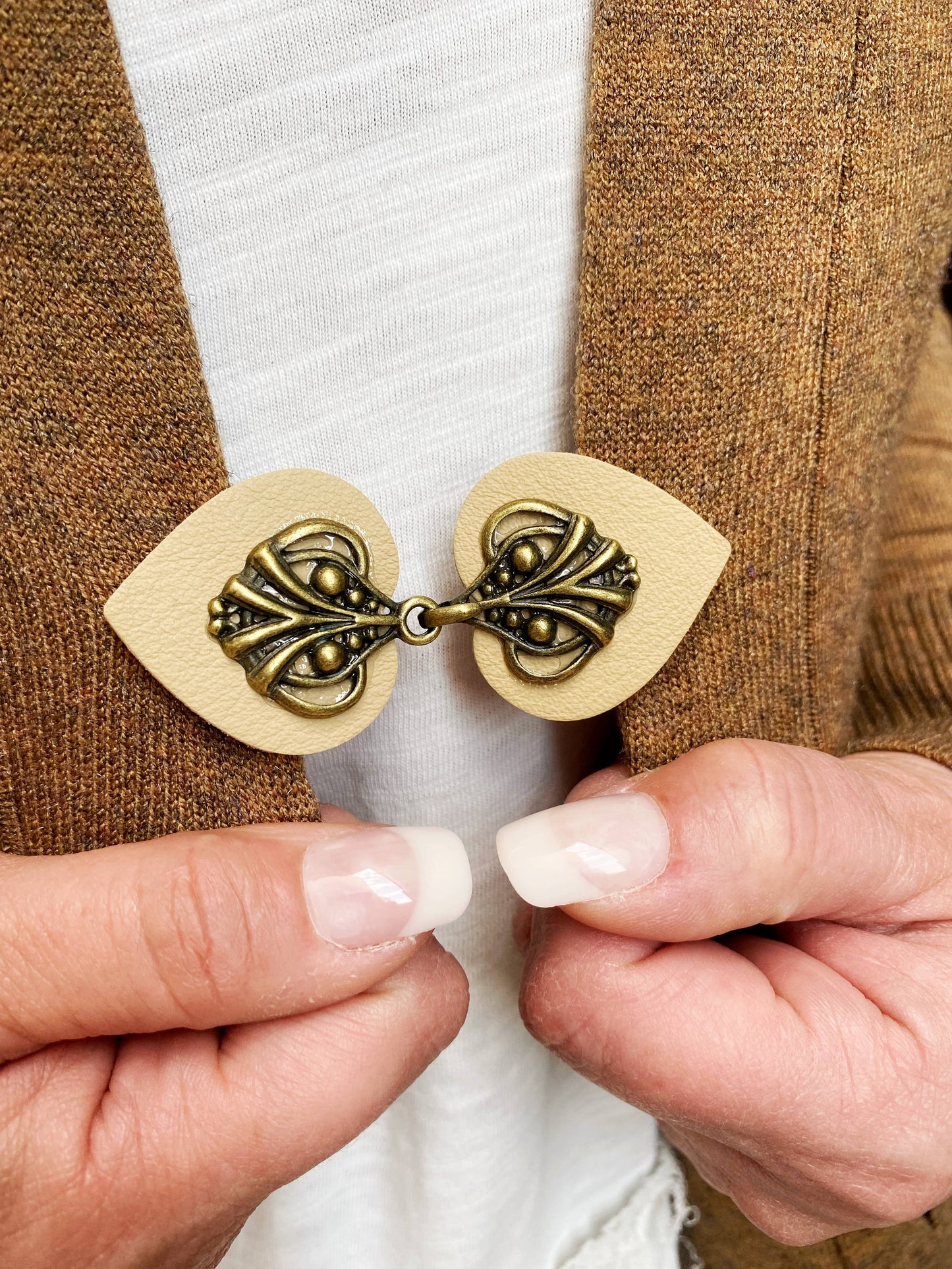 Dress Cinch Clips for Clothes, Leather Boho-Vintage Style - Beige