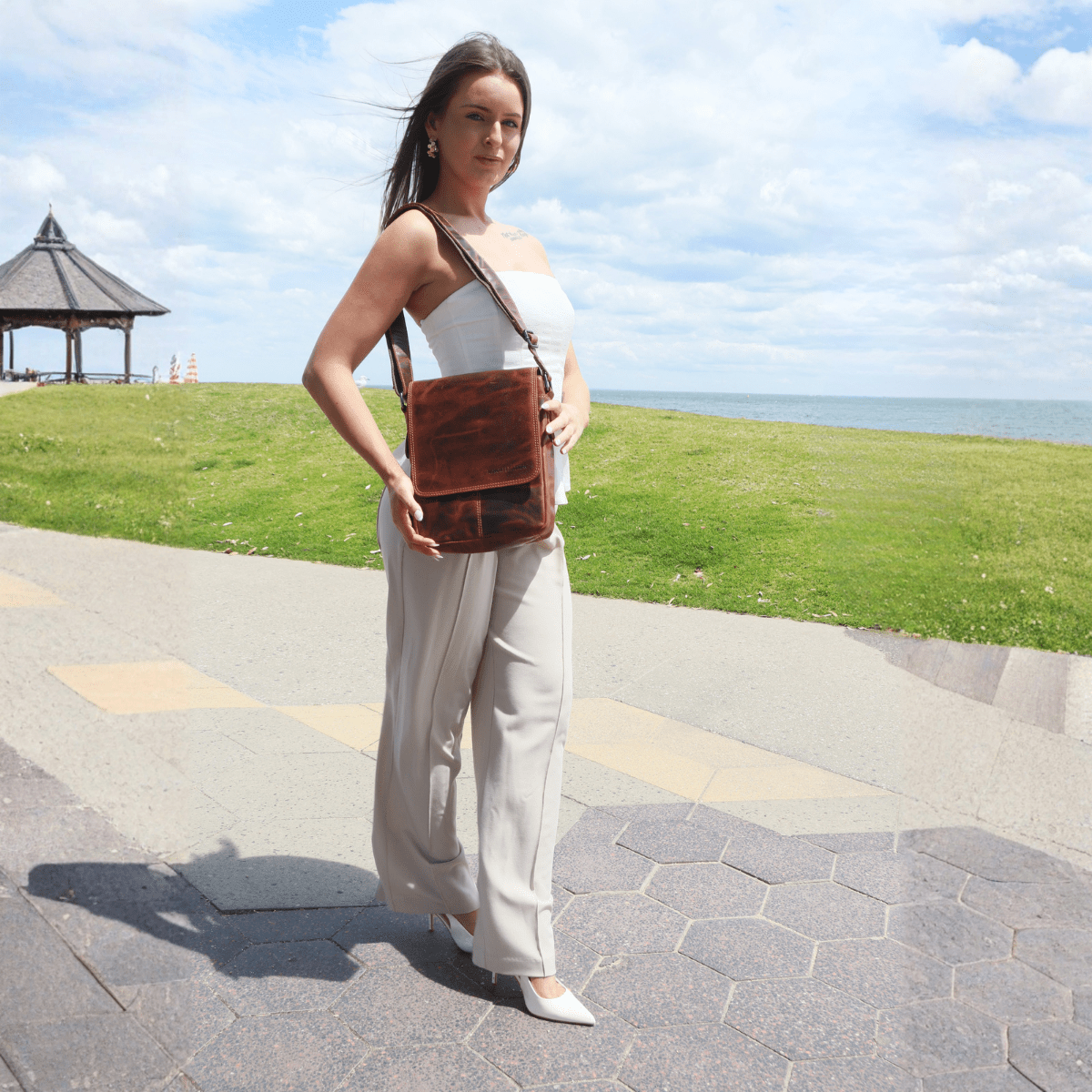 Halifax Leather Crossbody Bag – Unisex – Chestnut