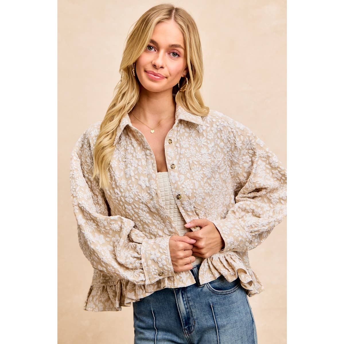 TEXTURED FLORAL PATTERN RUFFLED HEM SHIRT TOP: OATMEAL / S