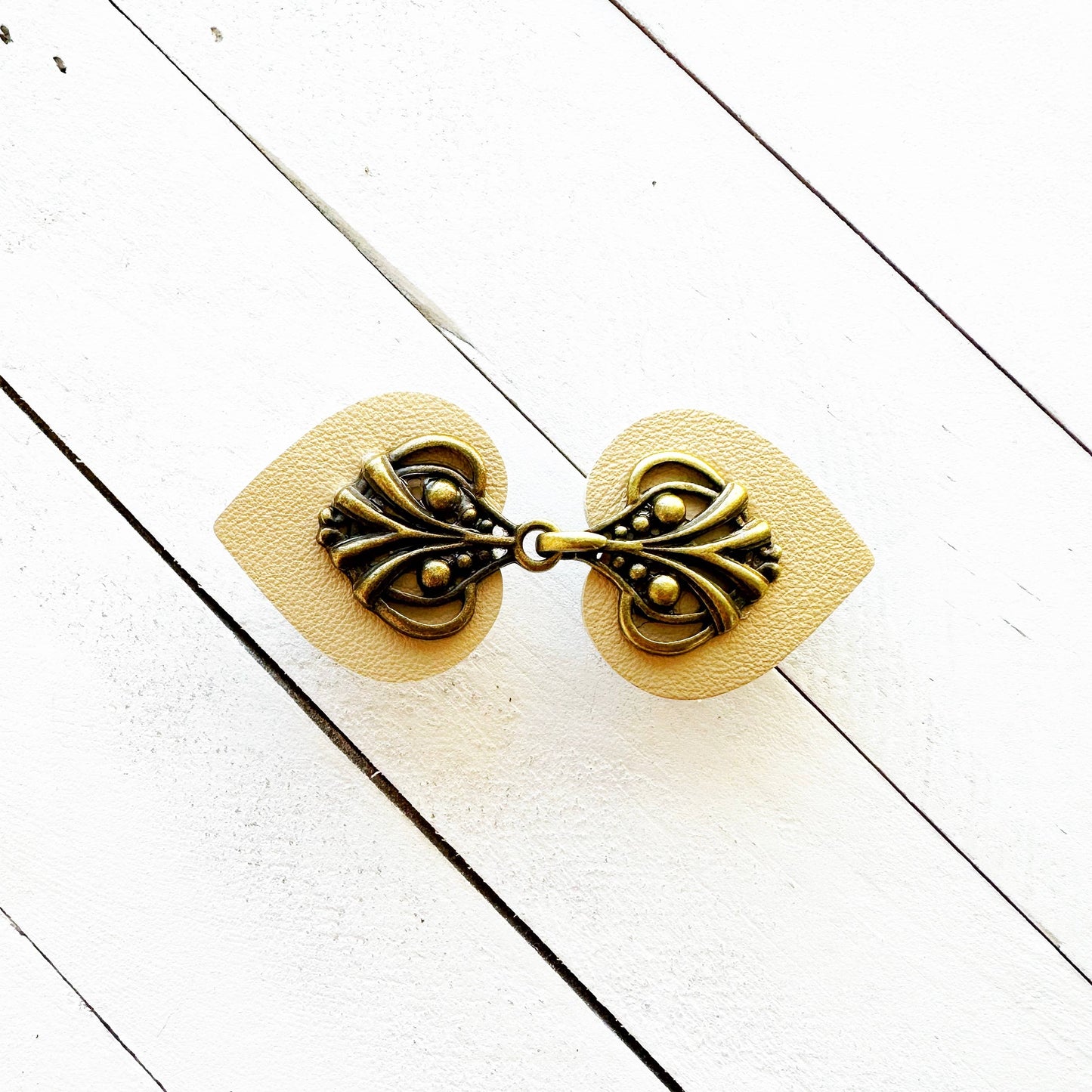 Dress Cinch Clips for Clothes, Leather Boho-Vintage Style - Beige