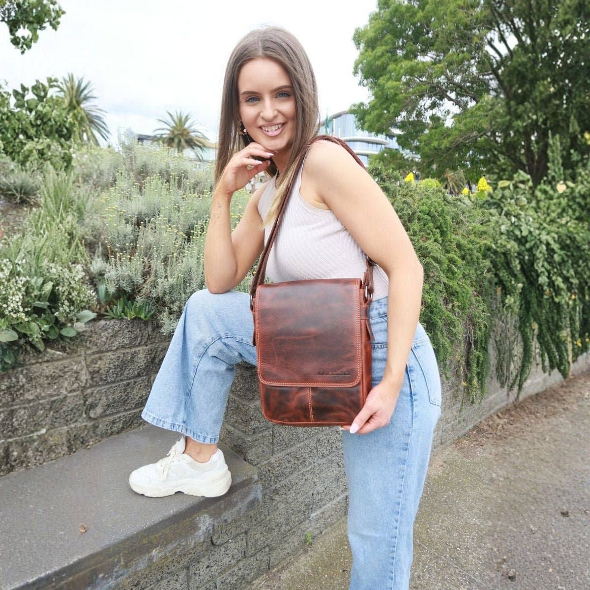 Halifax Leather Crossbody Bag – Unisex – Chestnut