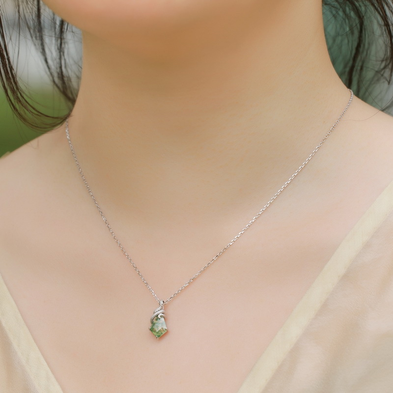 Green Moss Agate Snake Charm Necklace in 925 Sterling Silver: With chain