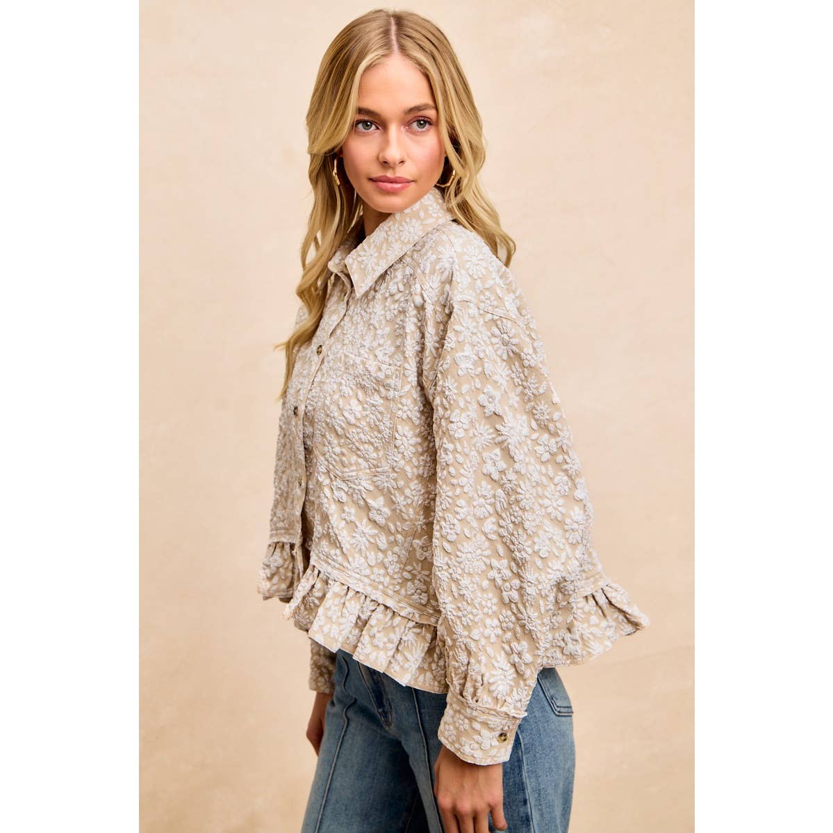 TEXTURED FLORAL PATTERN RUFFLED HEM SHIRT TOP: OATMEAL / S