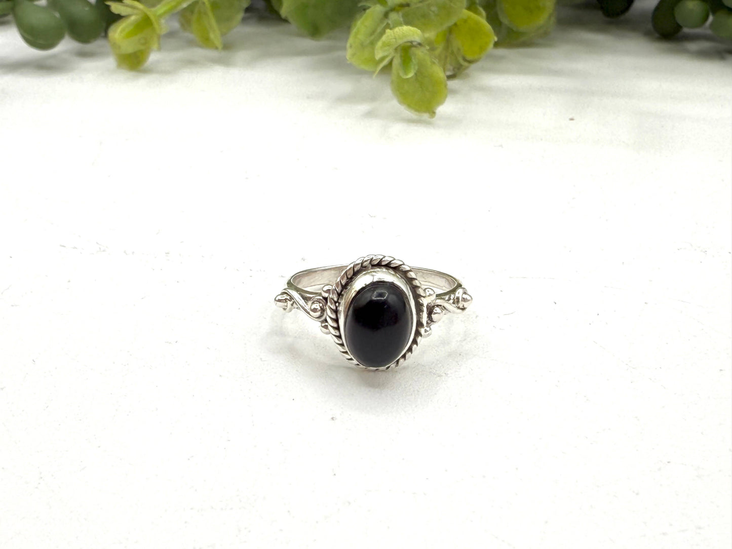 Black Onyx On Semi-Precious Oval Gemstone Ring Size 9