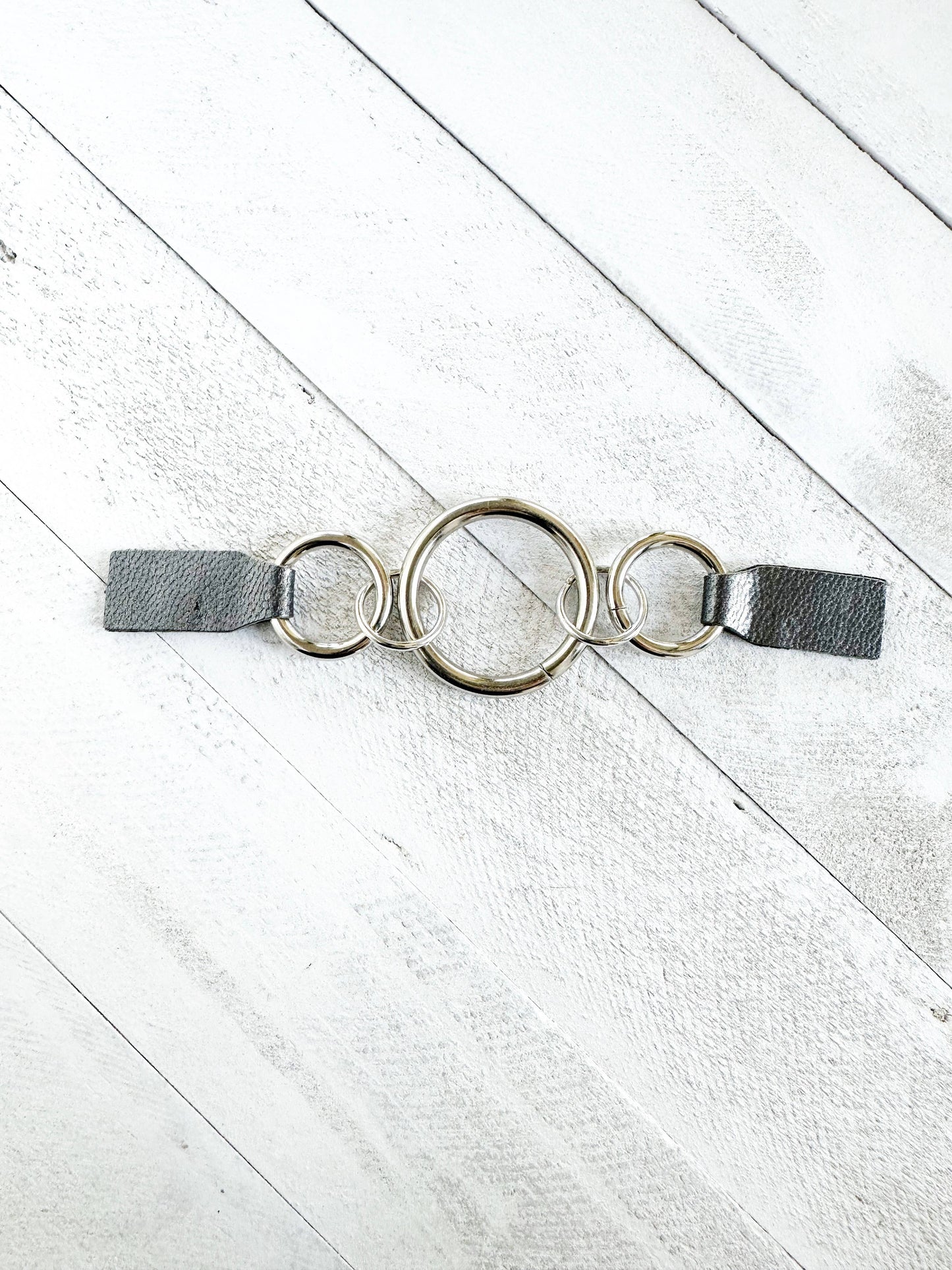 Silver Rings Cinch Clip for Clothes, Belt Alternative: Gray