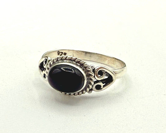 Black Onyx Semi-Precious Side Oval Sterling Silver/925 Ring Size 6