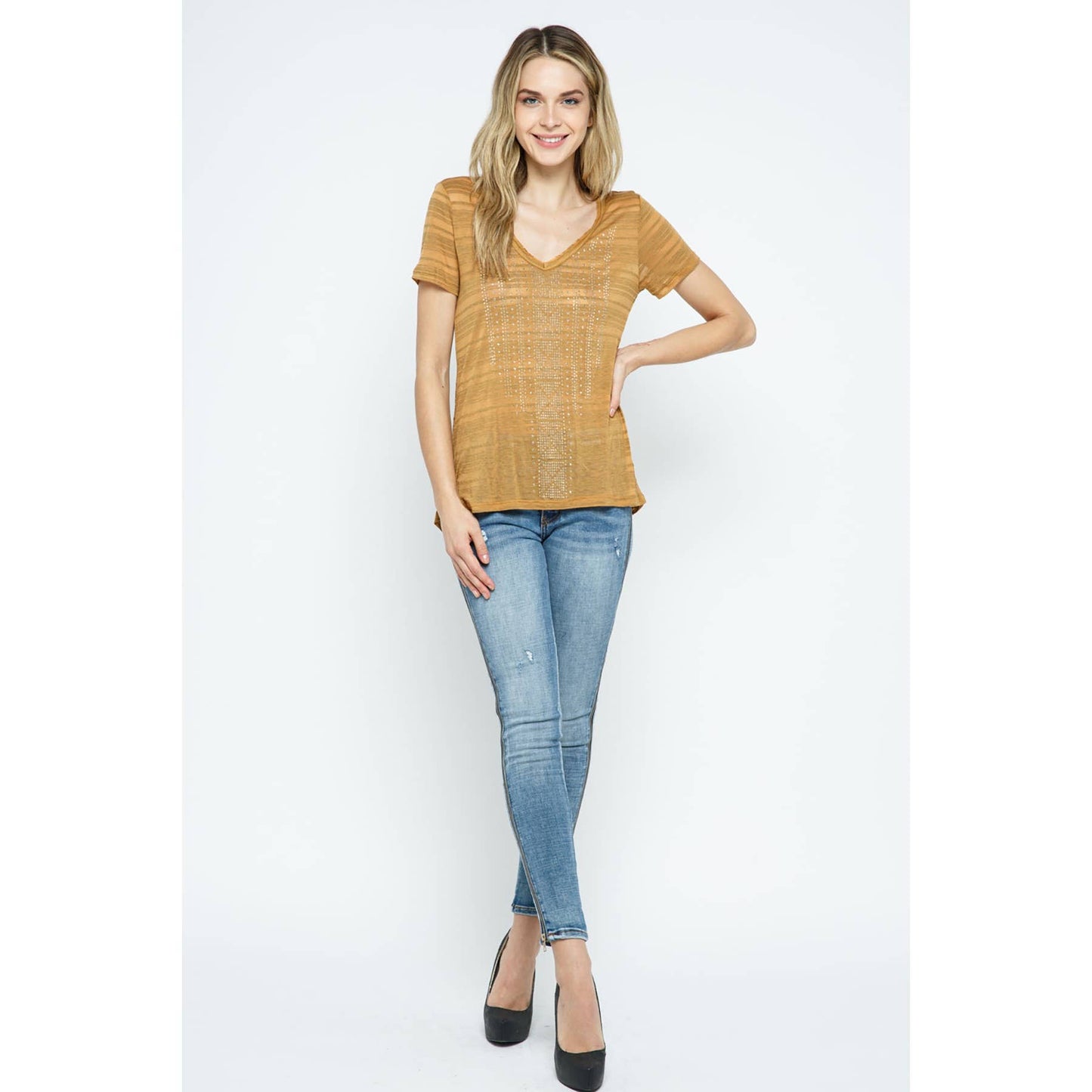 V NECK SHORT SLEEVE TOP WITH STONES: MUSTARD