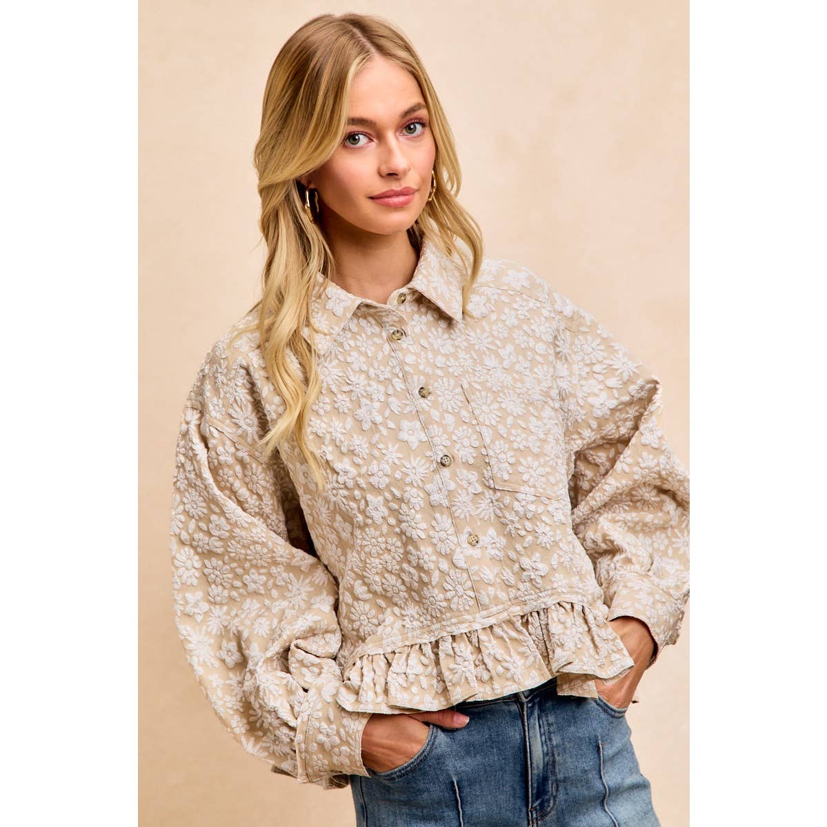TEXTURED FLORAL PATTERN RUFFLED HEM SHIRT TOP: OATMEAL / S