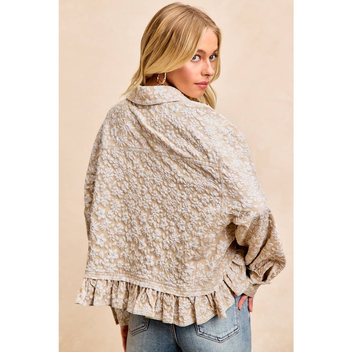 TEXTURED FLORAL PATTERN RUFFLED HEM SHIRT TOP: OATMEAL / S