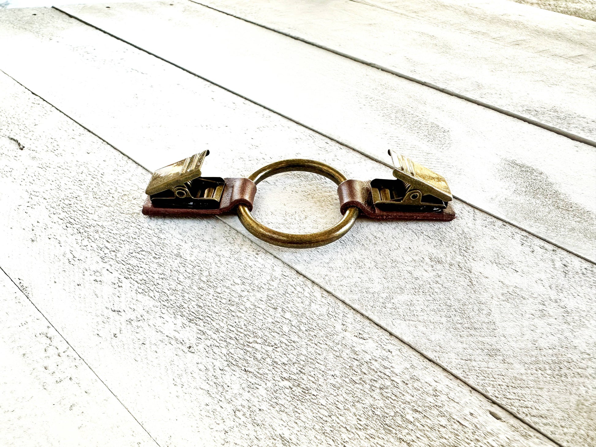 KardiKlips Cinch Clip - Bronze Ring & Studded Brown Leather, photo 5 of 7
