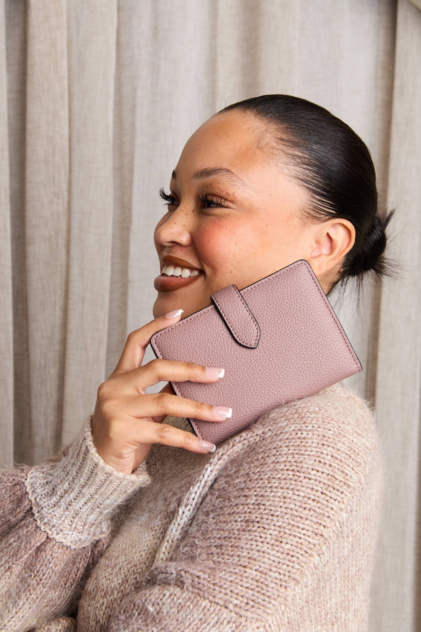 Jane Snap Cover Bi-Fold Wallet: Black