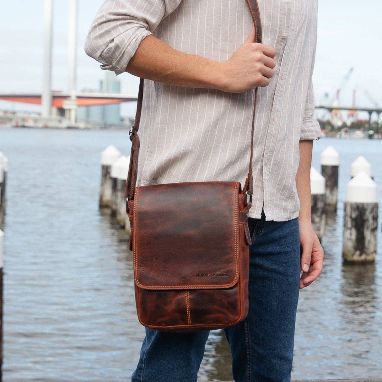 Halifax Leather Crossbody Bag – Unisex – Chestnut