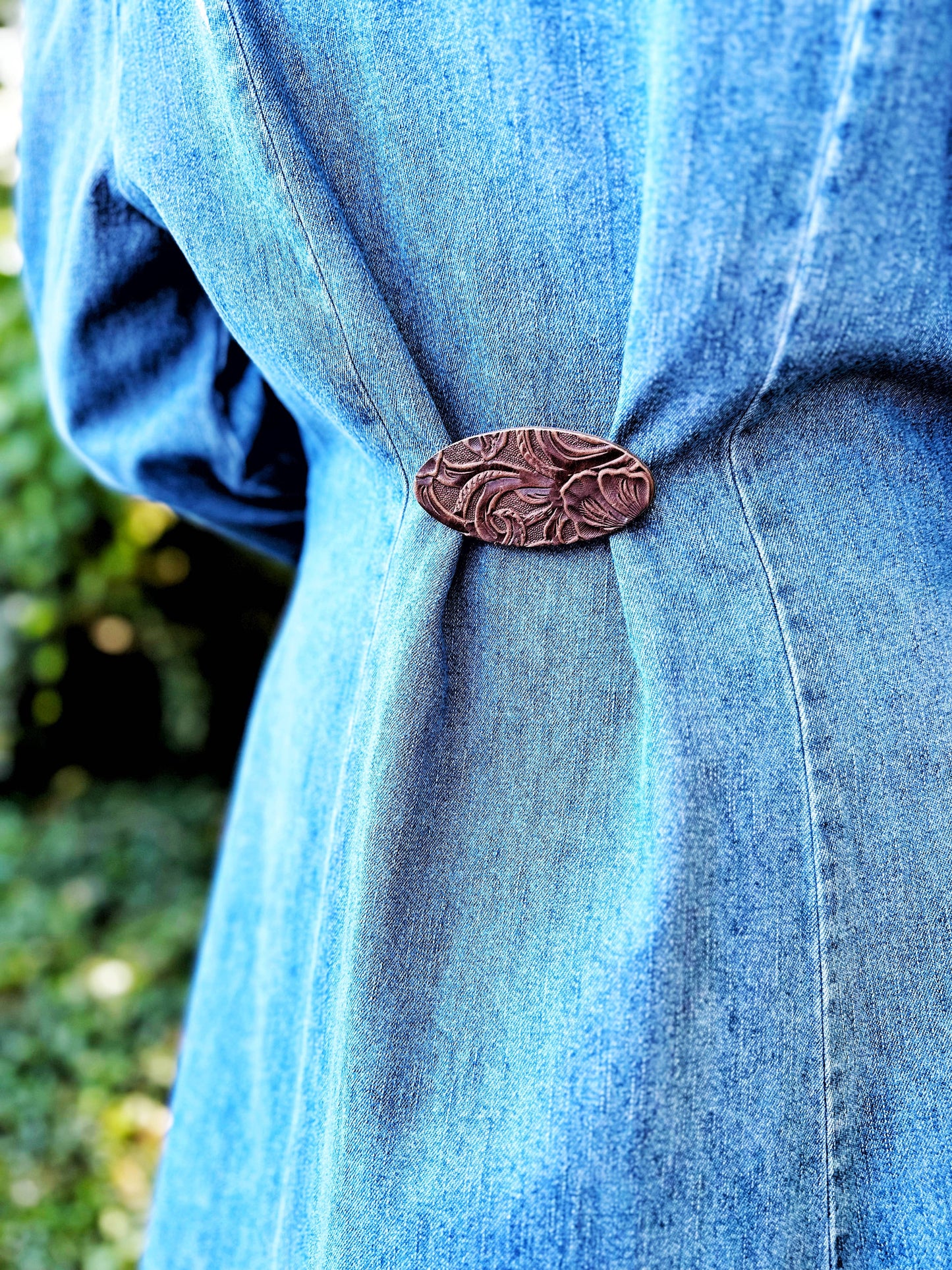 Leather Cinch Clip for Clothing - Chocolate