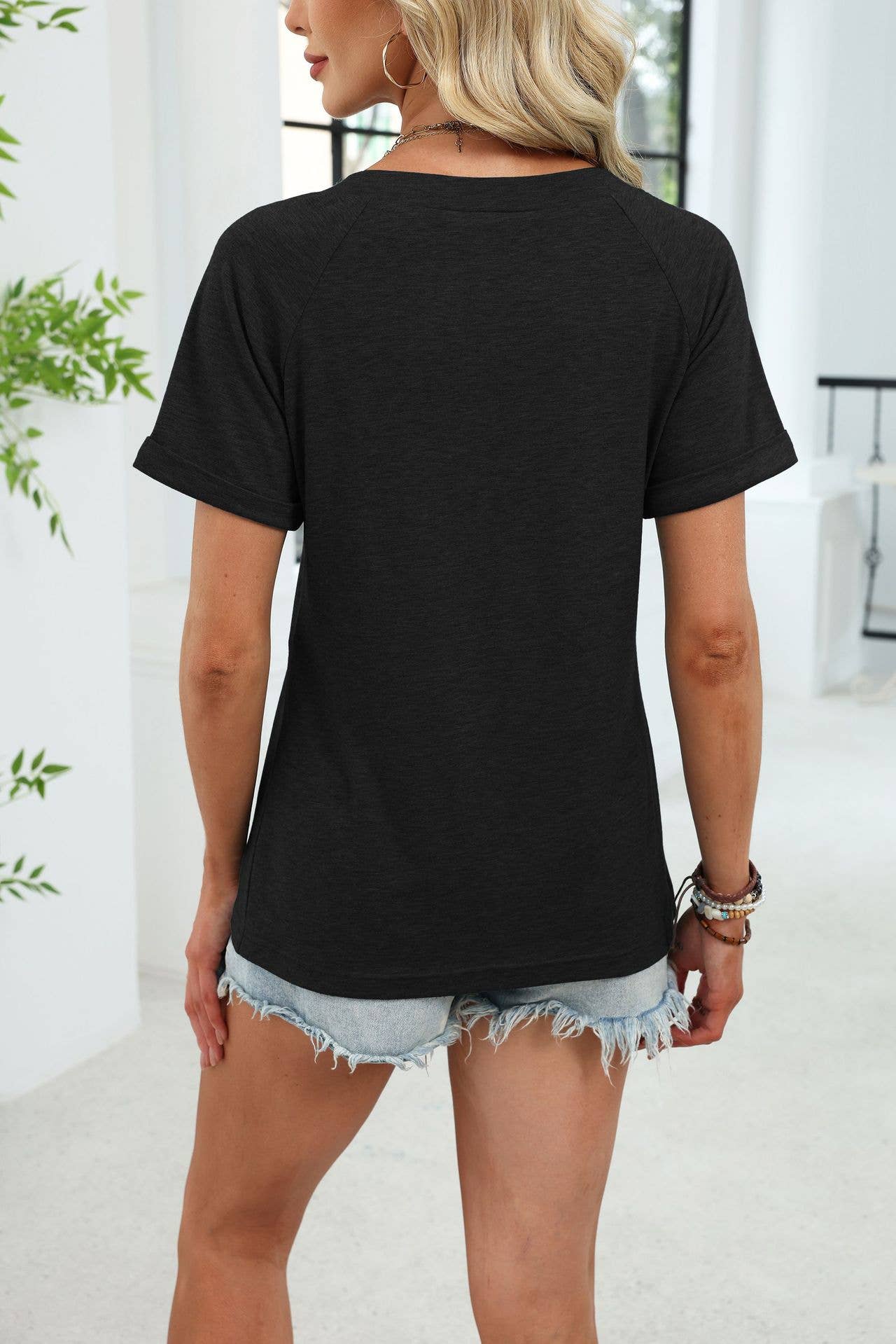 Gathered V-Neck Short Sleeve Knit Top: Black