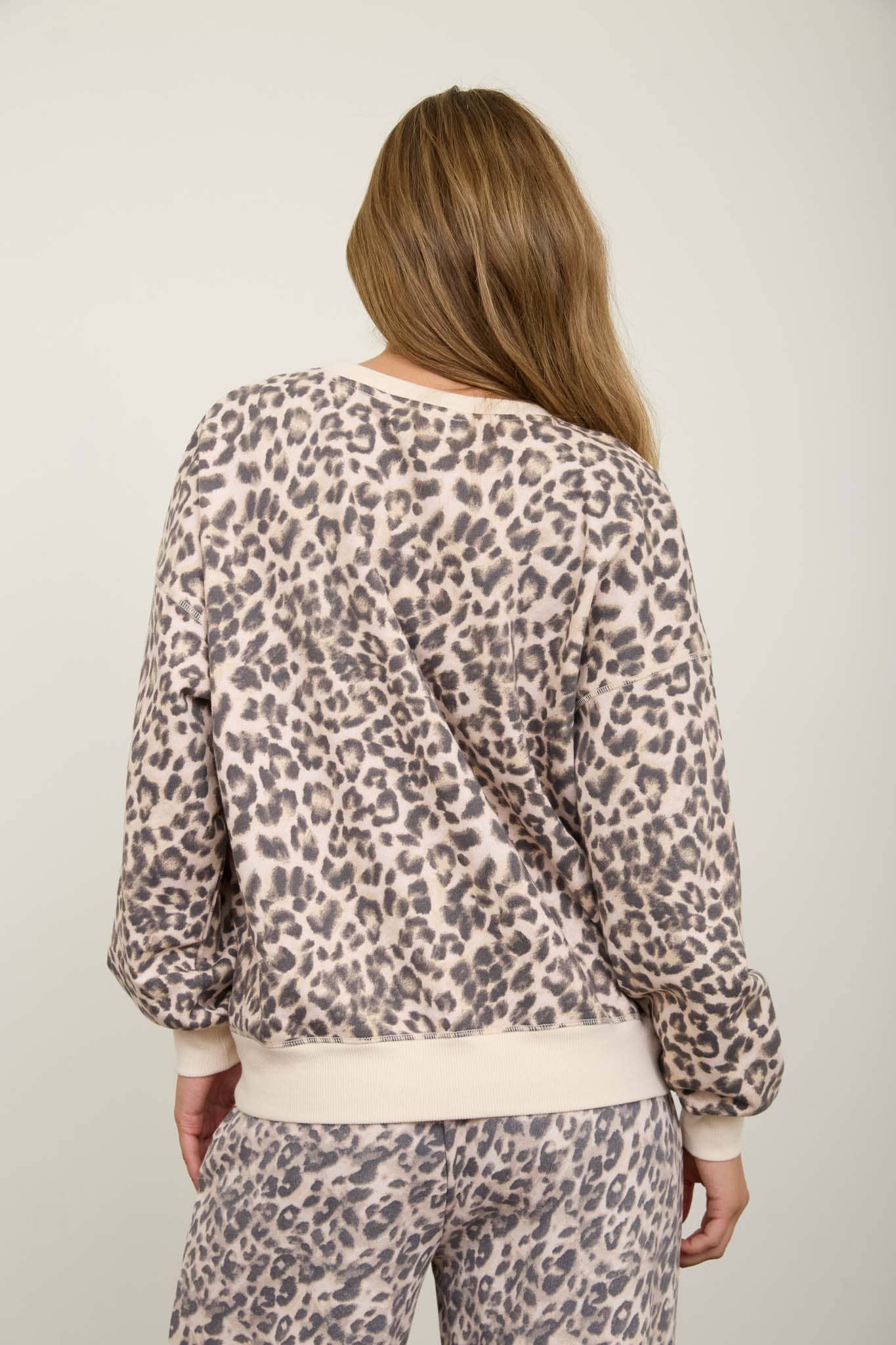 LEOPARD BOXY V-INSERT LONG SLEEVE KNIT TOP: CREAM MULTI