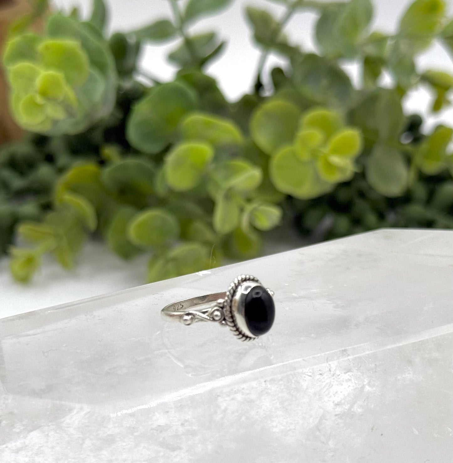 Black Onyx On Semi-Precious Oval Gemstone Ring Size 9