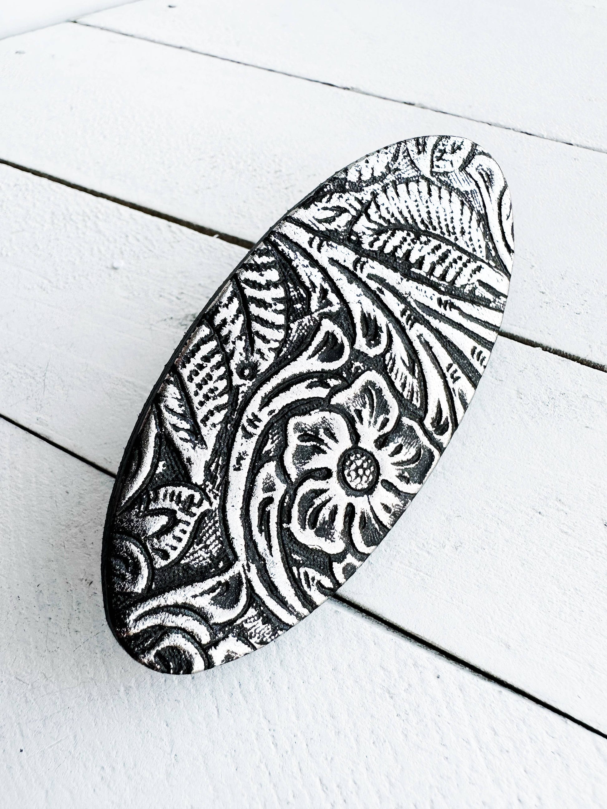 KardiKlips Cinch Clip - "Impressions" Floral Silver & Black Leather, photo 2 of 5