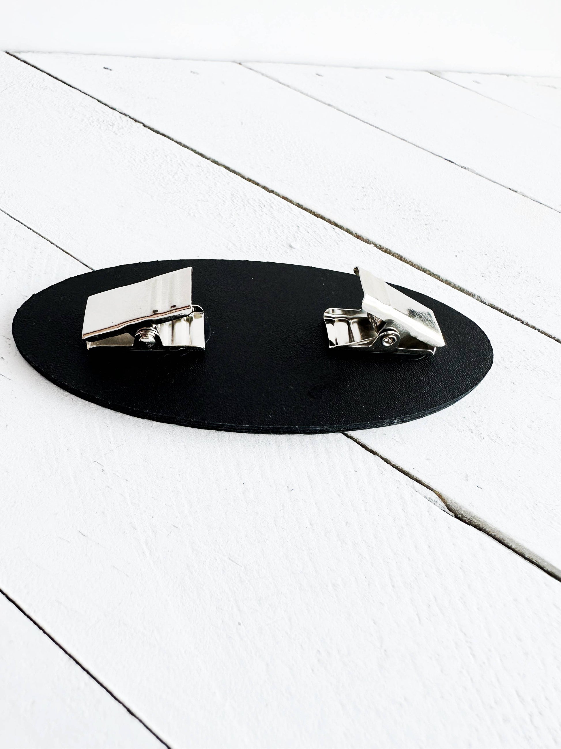 KardiKlips Cinch Clip - "Impressions" Floral Silver & Black Leather, photo 3 of 5