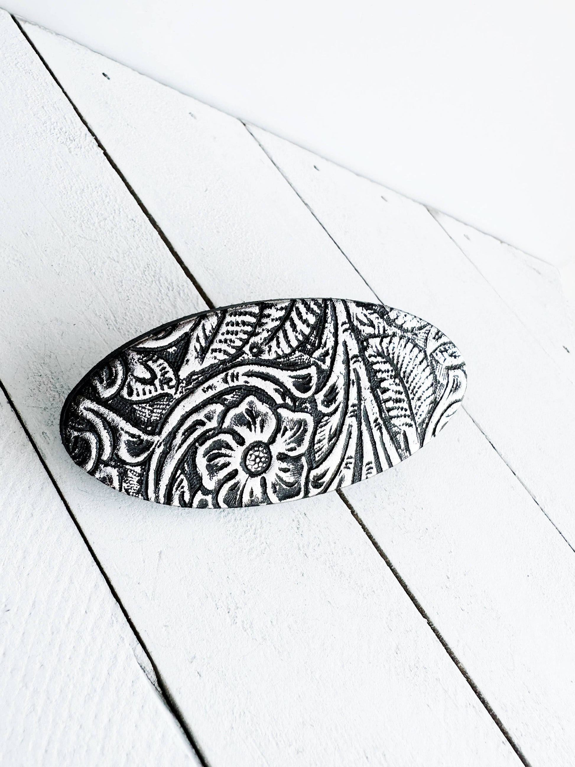 KardiKlips Cinch Clip - "Impressions" Floral Silver & Black Leather, photo 5 of 5