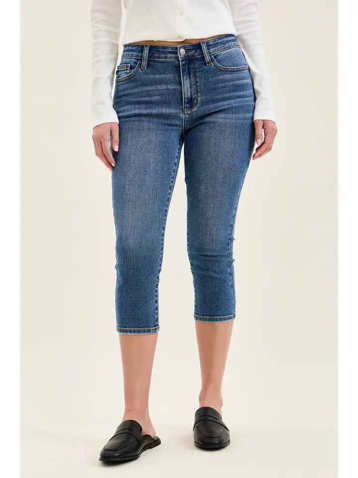 Judy Blue Mid Rise Capri Jeans - Blue Wash