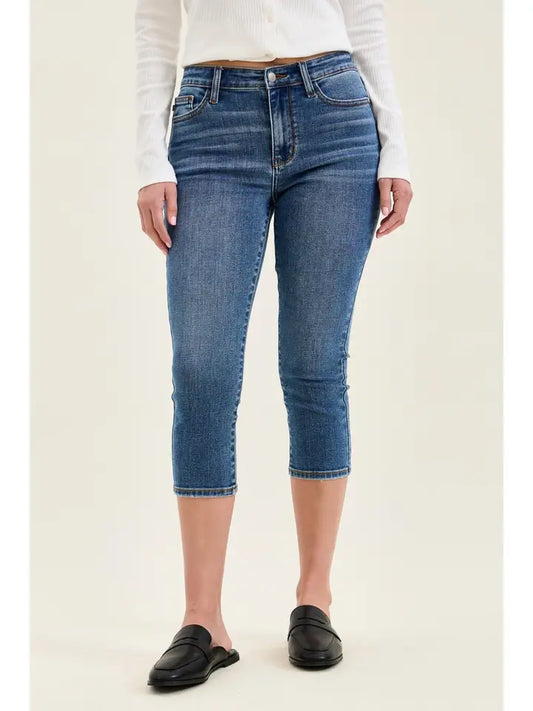 Judy Blue Mid Rise Capri Jeans - Blue Wash