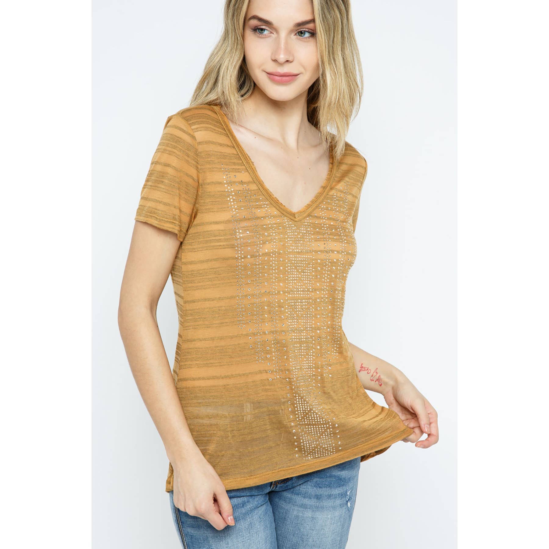 V NECK SHORT SLEEVE TOP WITH STONES: MUSTARD